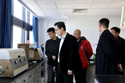 聚力產(chǎn)學(xué)研合作 點燃發(fā)展新引擎--龍山街道組織食品企業(yè)走進齊魯工業(yè)大學(xué)開展產(chǎn)學(xué)研合作及觀摩研討活動